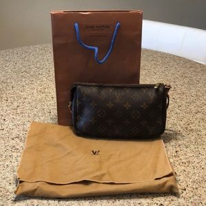 Authentic Louis Vuitton monogram pochette